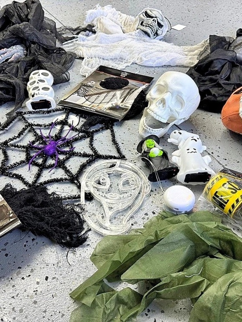 Halloween Decor Assorted Black & White Party Set